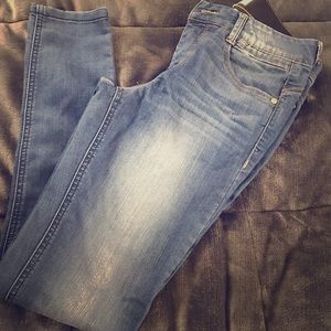 Never worn jolt jeans size 7 medium wash